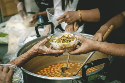 The help of volunteers helps to donate free food to the starving people.